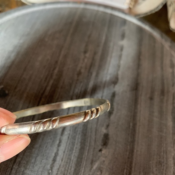 Silver bangle - Picture 2 of 2